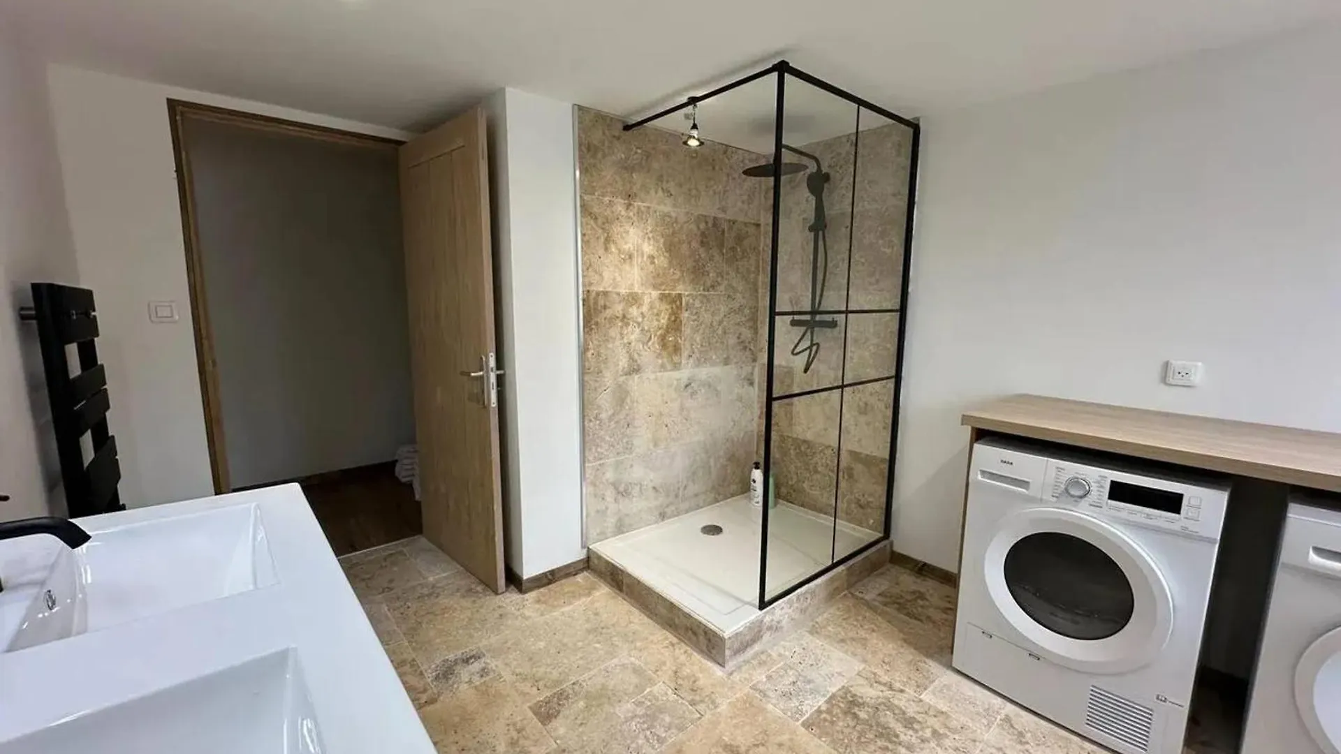 Appartement Spacieux A Souvigny Avec Parking Inclus. 0*,  France