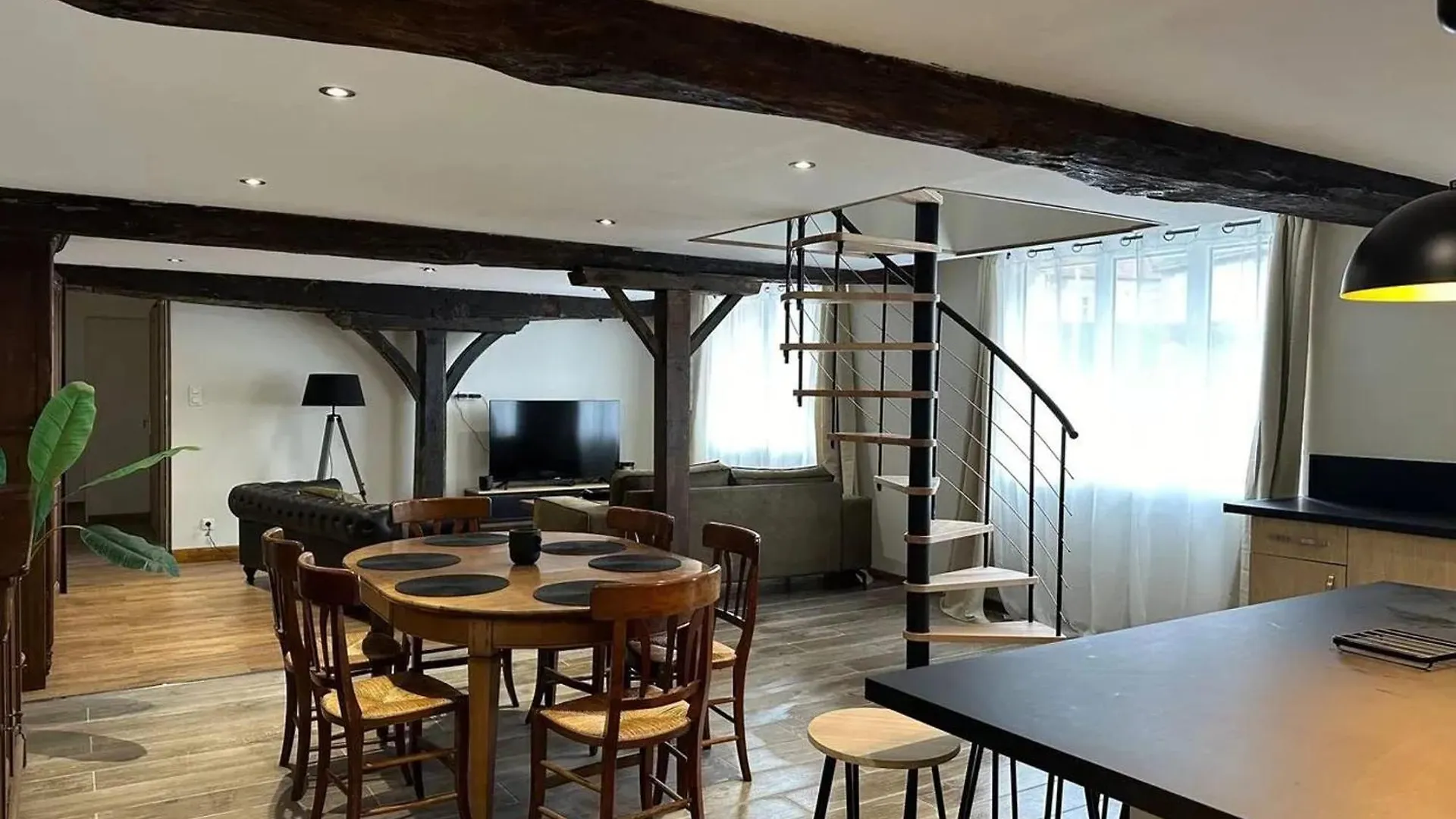 Apartment Appartement Spacieux A Souvigny Avec Parking Inclus.