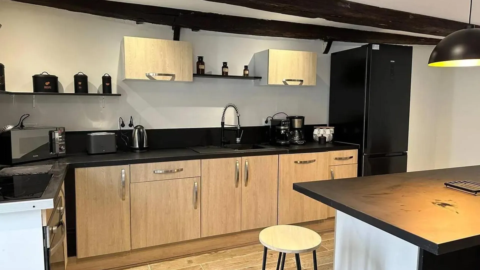 Appartement Spacieux A Souvigny Avec Parking Inclus. France
