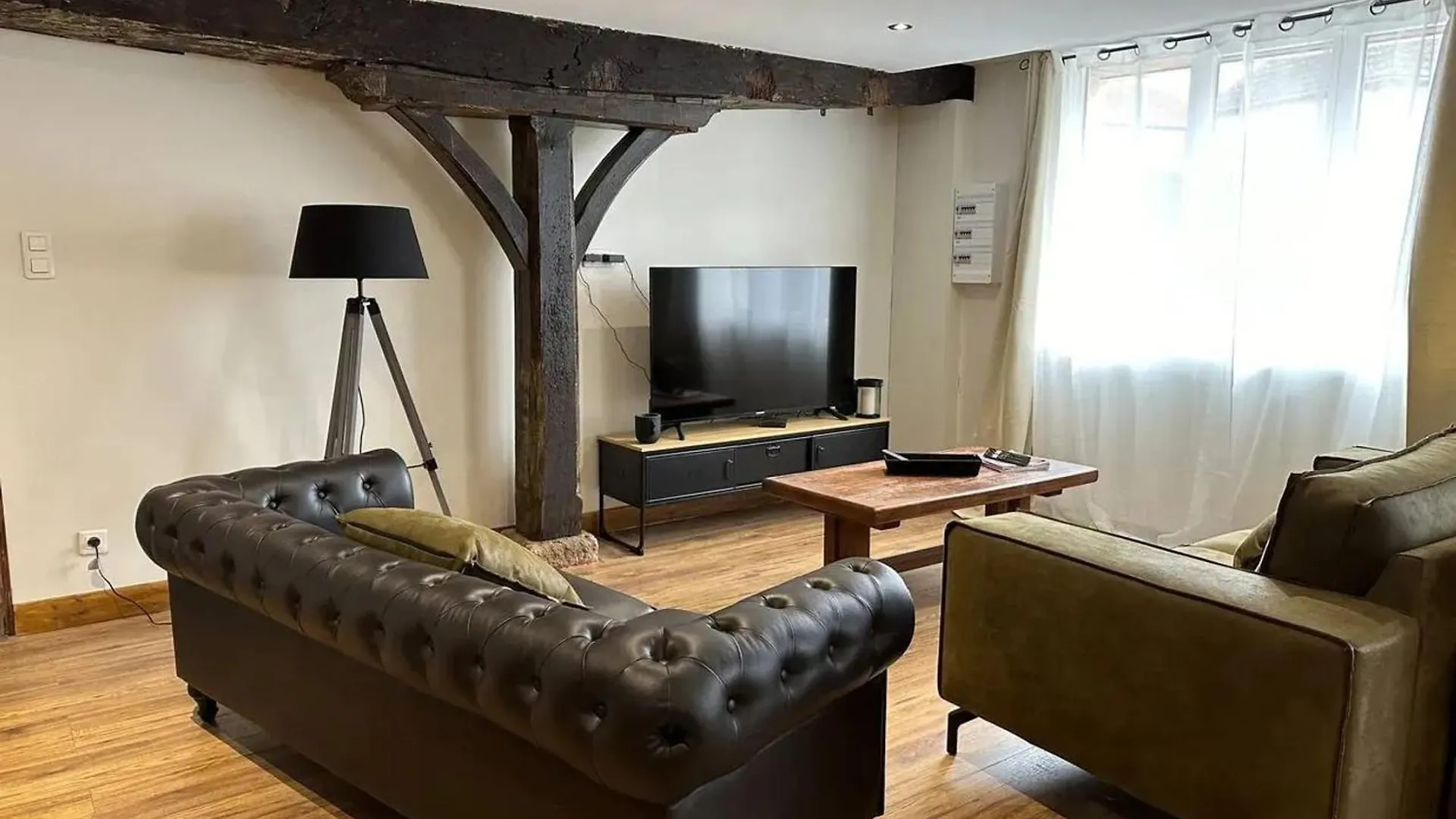 Appartement Spacieux A Souvigny Avec Parking Inclus.